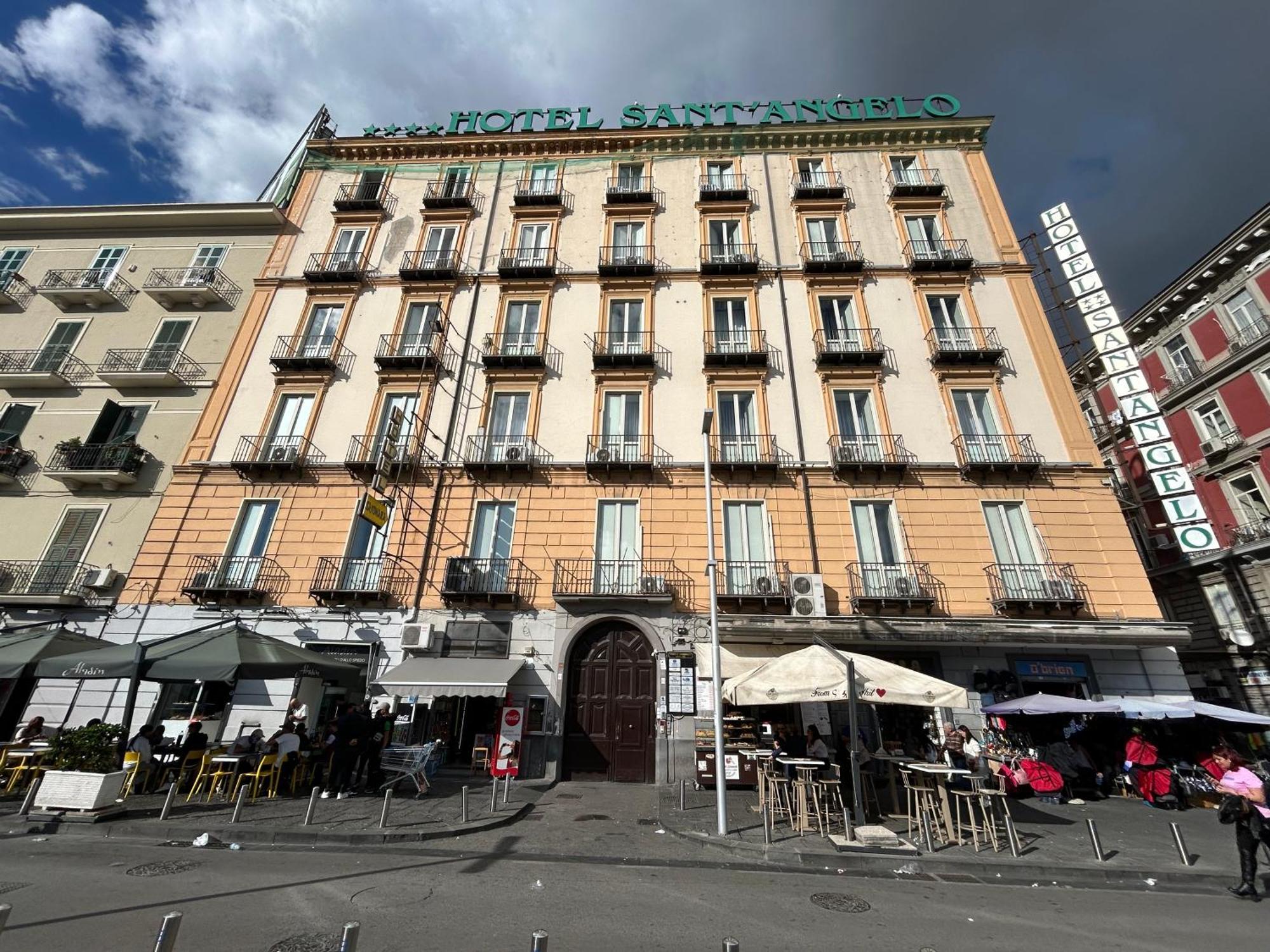 Track 60 - Private Rooms Garibaldi Napels Buitenkant foto